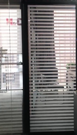 זכוכית חכמה למשרדים