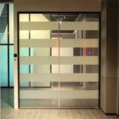 תריסים למשרד דלת זכוכית